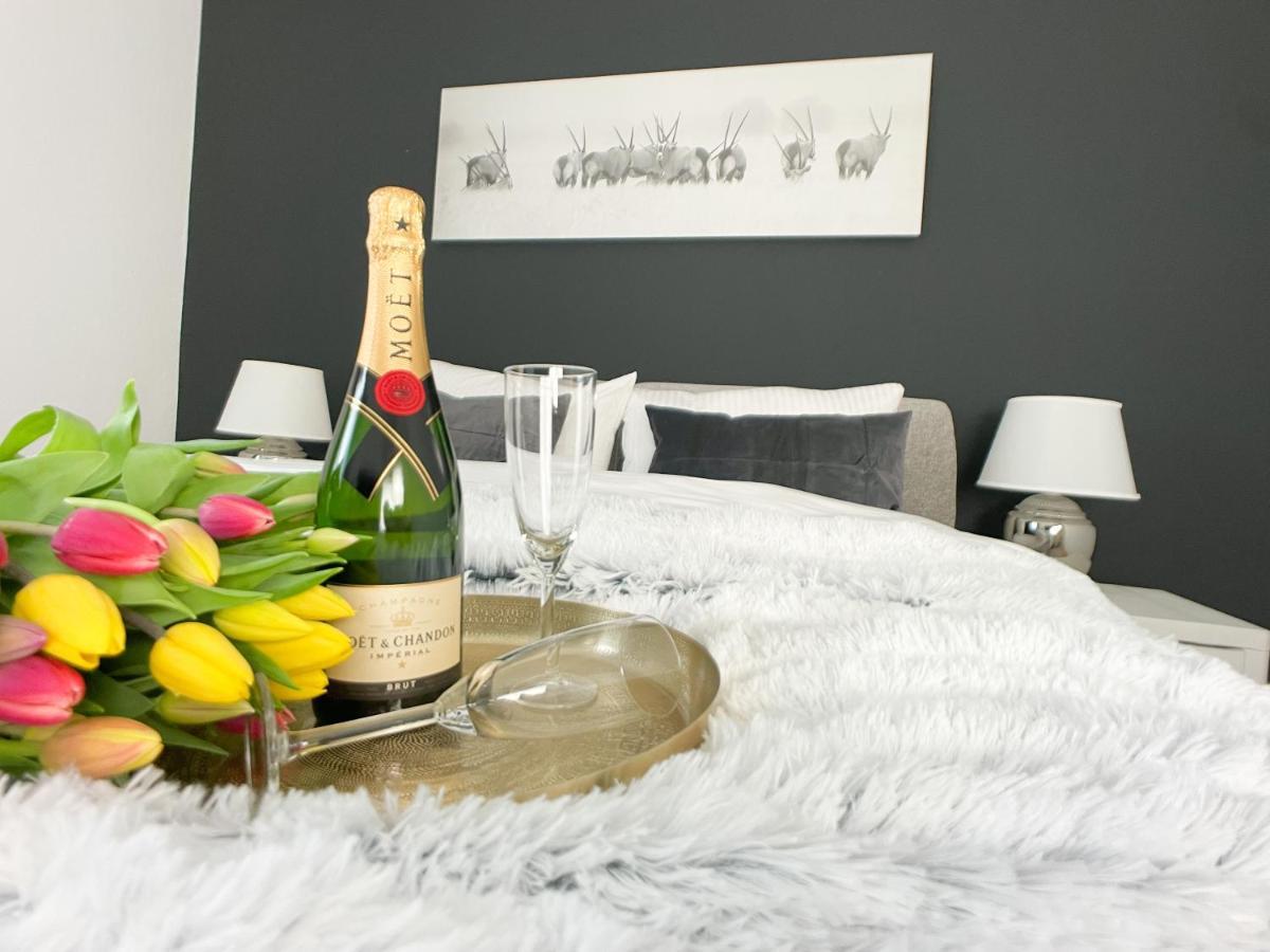 M-Style 01 Apartment Mit Terrasse Und Gasgrill, 24H Self-Check-In, Free Parking, Netflix Nürnberg Eksteriør bilde
