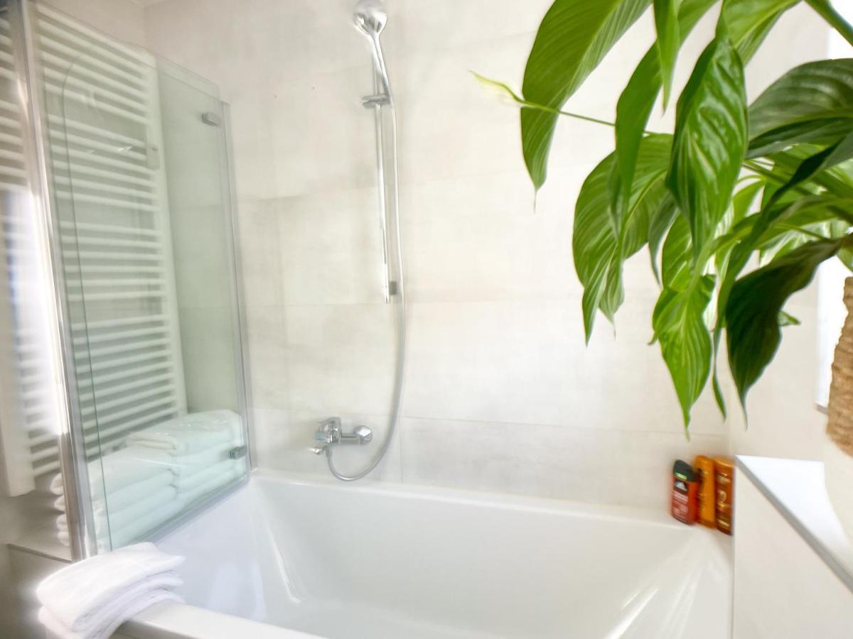 M-Style 01 Apartment Mit Terrasse Und Gasgrill, 24H Self-Check-In, Free Parking, Netflix Nürnberg Eksteriør bilde